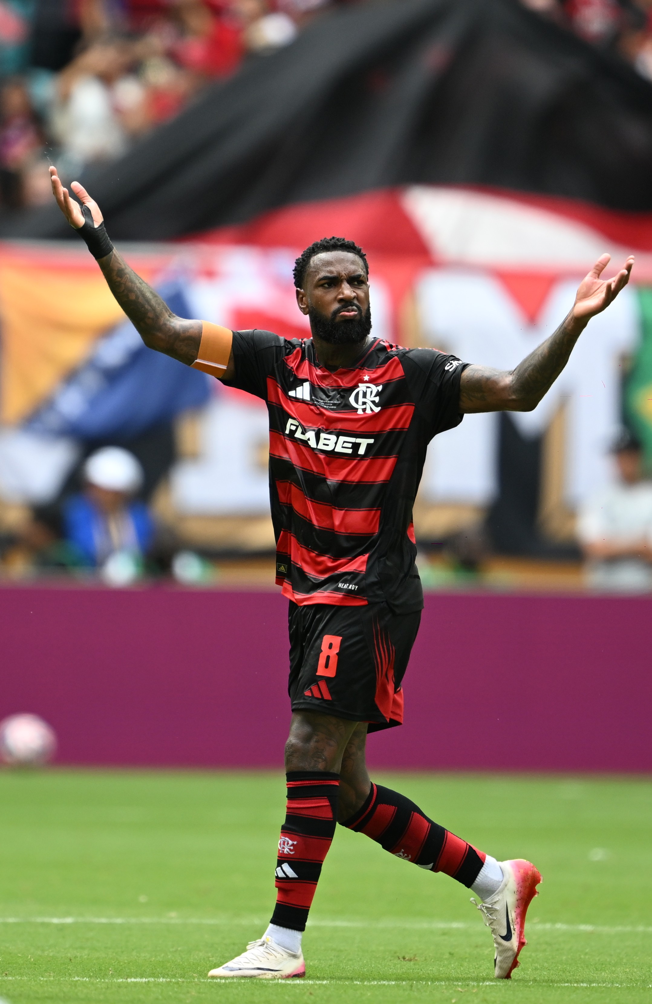 体育赛事直播-拜仁慕尼黑训练开放日，赛前迎来里程碑引欢呼，德国杯在即，身体对抗强度拉满的简单介绍